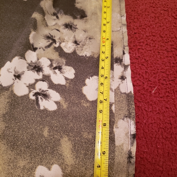 Beautiful semi sheer blouse with zipper in back and side splits. Like new. - Picture 6 of 8